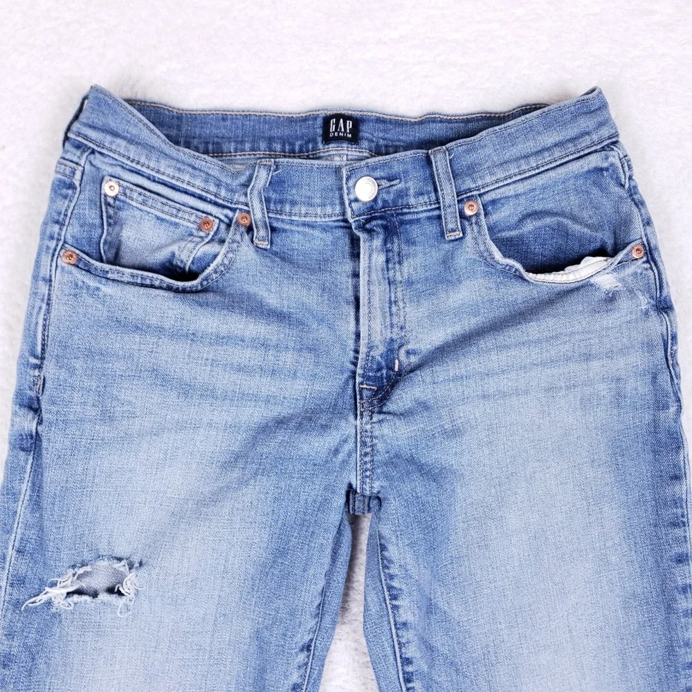 GAP Denim Girlfriend Jeans Womens 6/28 Light Wash Distressed Frayed Hem Stretch